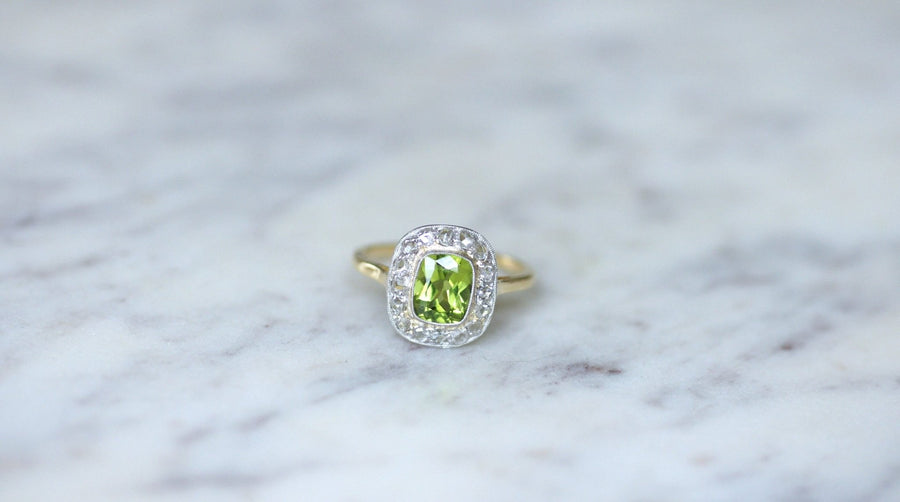 Peridot ring set with diamonds - Galerie Pénélope