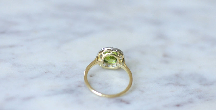 Peridot ring set with diamonds - Galerie Pénélope