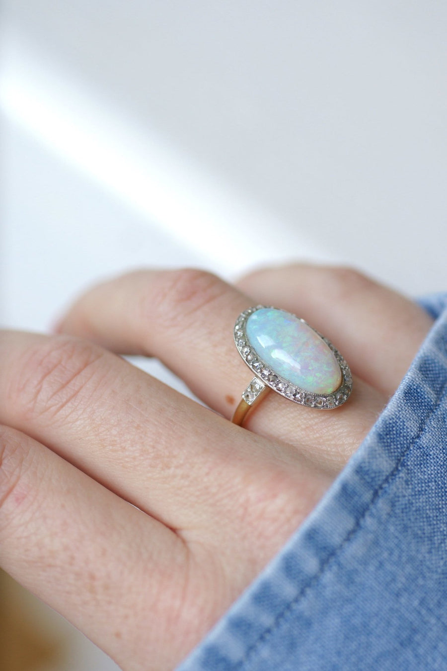 Pompadour opal ring surrounded by diamonds - Galerie Pénélope