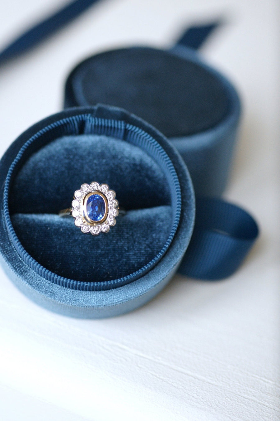 Pompadour sapphire ring with diamond setting - Galerie Pénélope