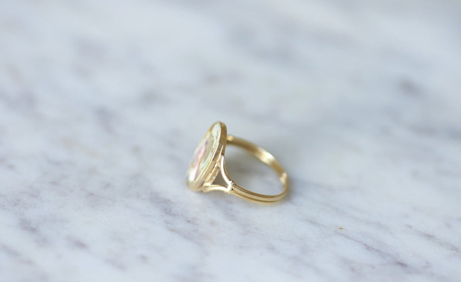 Guilloché enamel on gold Athena portrait ring - Galerie Pénélope