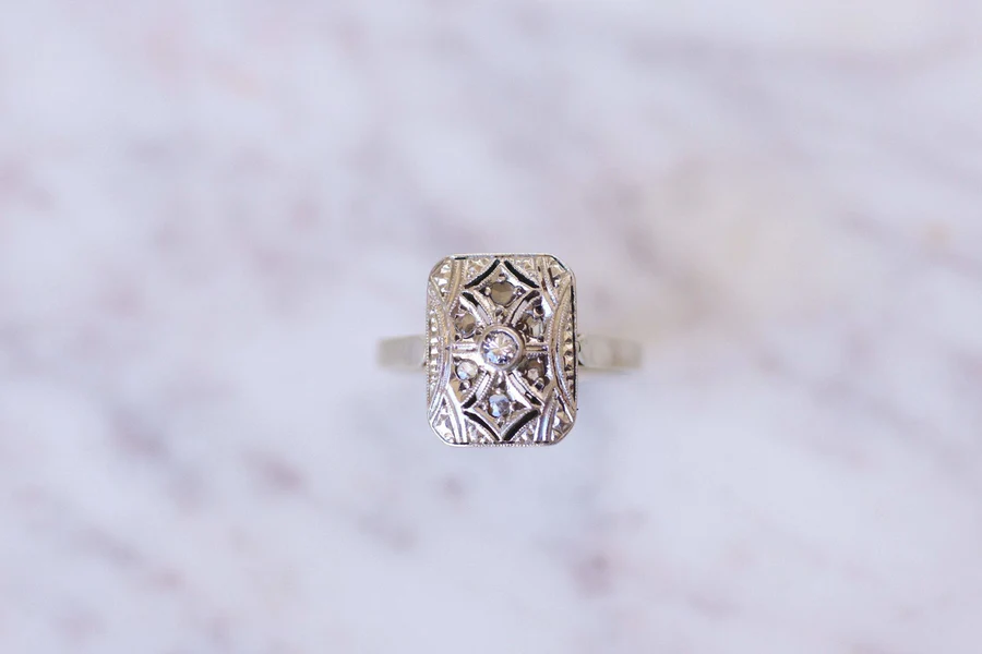 Art Deco platinum, white gold and diamonds rectangle ring - Galerie Pénélope