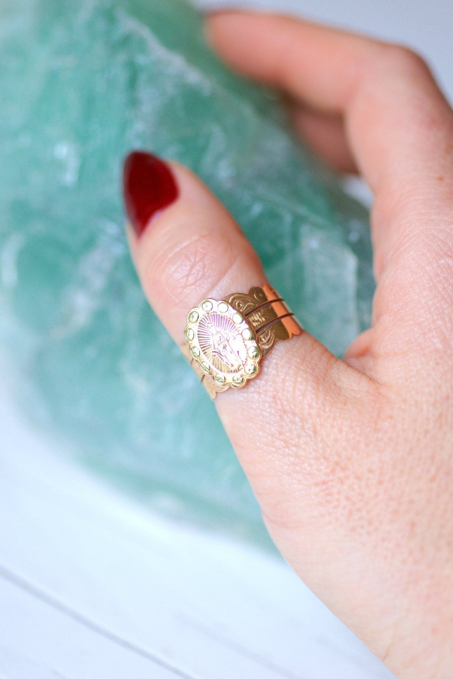 Regional antique Virgin Mary ring in yellow and pink gold - Galerie Pénélope