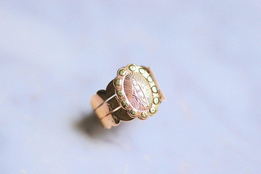 Regional antique Virgin Mary ring in yellow and pink gold - Galerie Pénélope