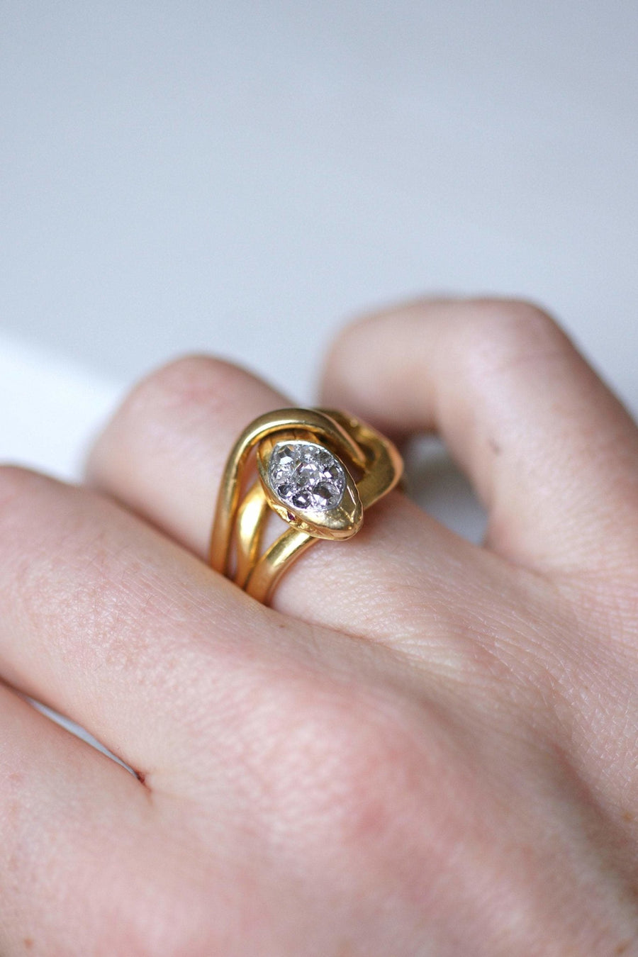 Yellow gold and diamonds Victorian coiled snake ring - Galerie Pénélope