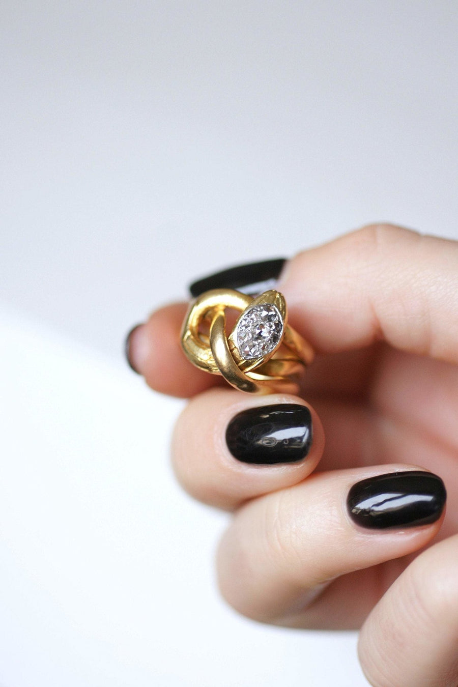Yellow gold and diamonds Victorian coiled snake ring - Galerie Pénélope