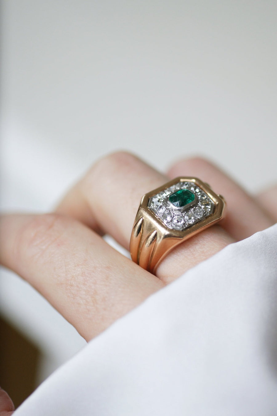 Colombian emerald and diamond Tank ring - Galerie Pénélope