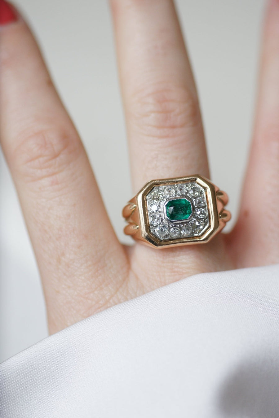 Colombian emerald and diamond Tank ring - Galerie Pénélope