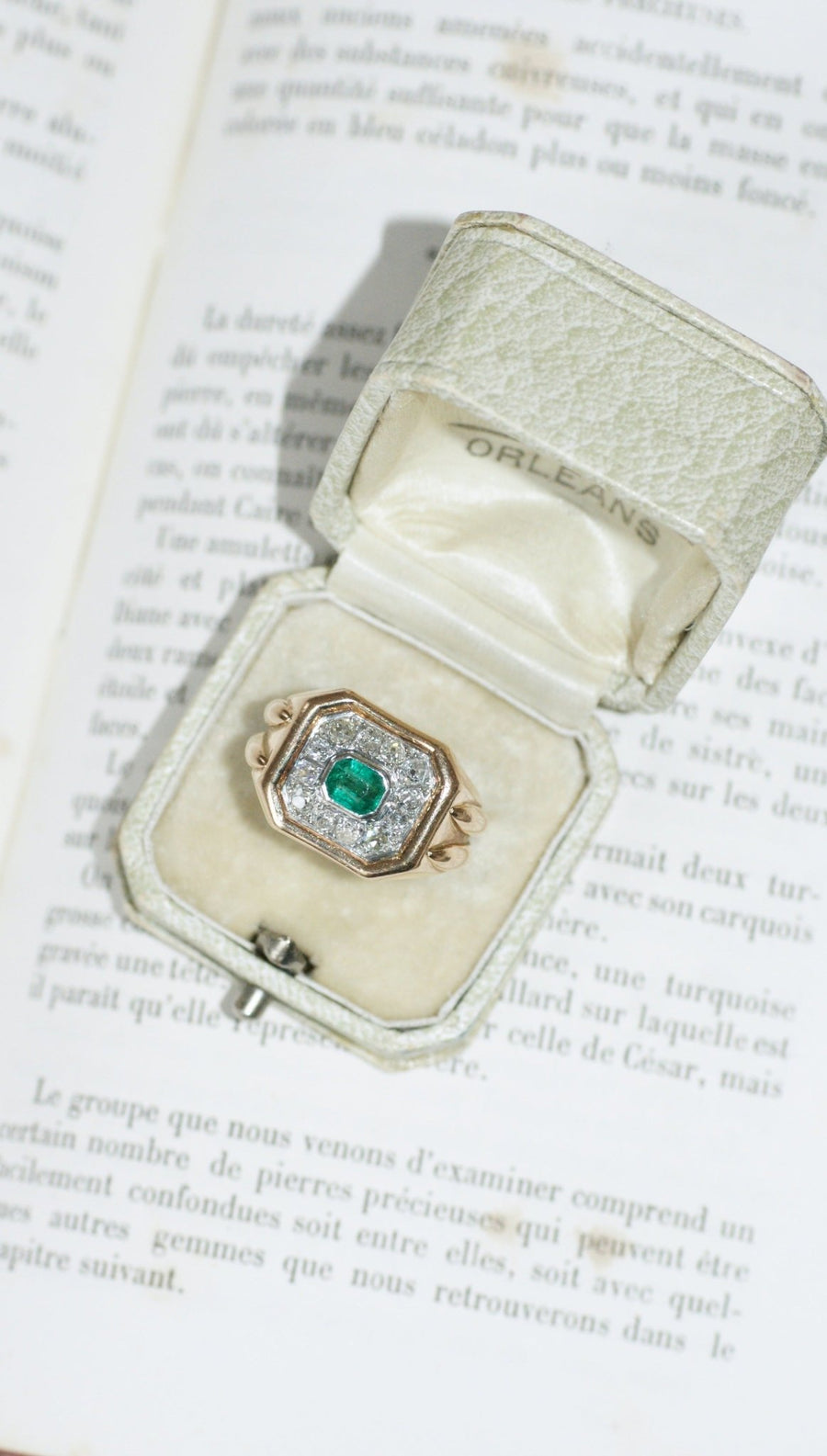 Colombian emerald and diamond Tank ring - Galerie Pénélope