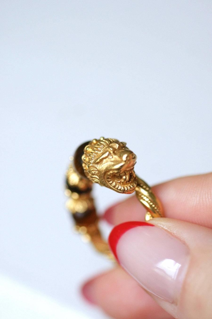 Ilias Lalaounis lion head ring in yellow gold and tiger eye quartz - Penelope Gallery