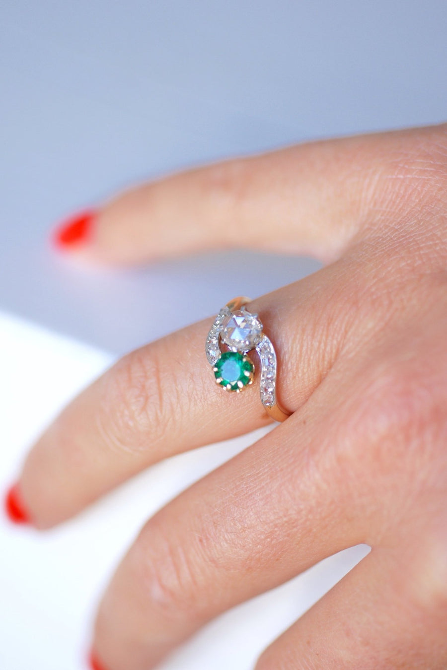 Belle Epoque Emerald and diamonds ring, on gold - Galerie Pénélope