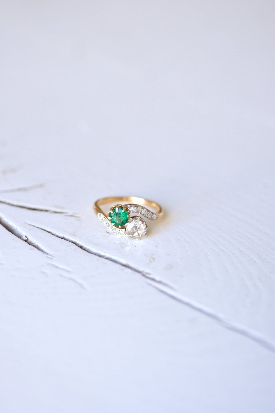 Belle Epoque Emerald and diamonds ring, on gold - Galerie Pénélope