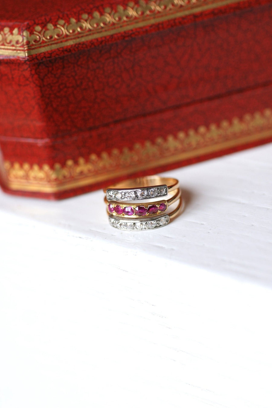 Victorian triple ring in pink gold, platinum, rubies and diamonds - Galerie Pénélope