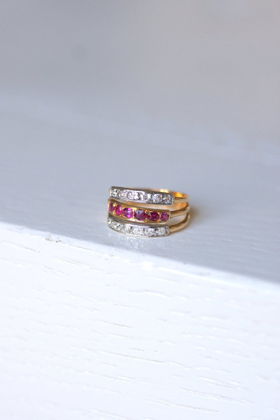 Victorian triple ring in pink gold, platinum, rubies and diamonds - Galerie Pénélope