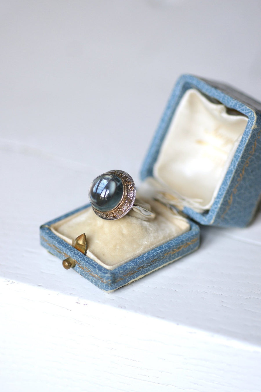 Vintage blue topaz and diamonds on gold and silver ring - Galerie Pénélope