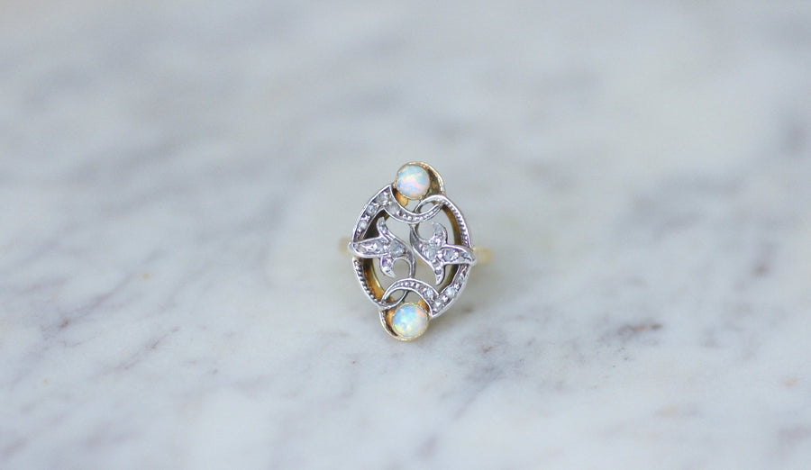 Scrolling diamond and opal ring - Galerie Pénélope