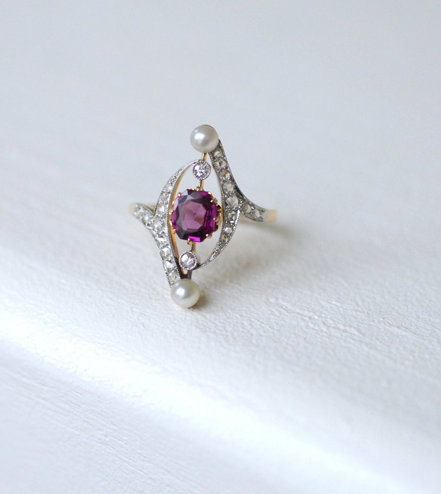 Volutes Garnet, diamonds and pearls ring - Galerie Pénélope