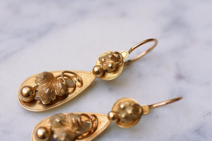 Antique gold "vine leaf" earrings - Galerie Pénélope