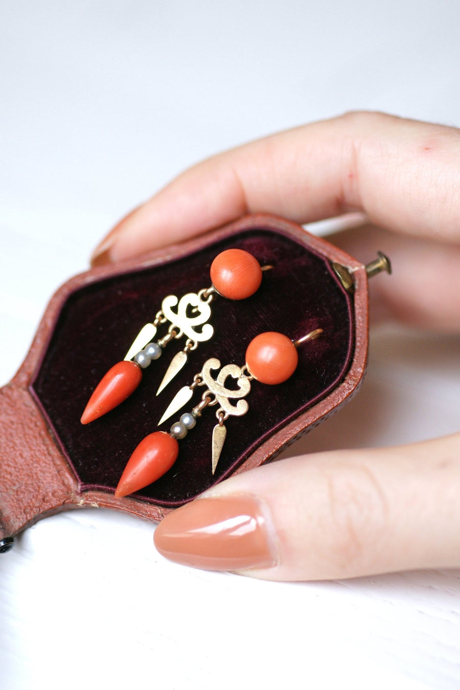 Antique pink gold, coral and pearl earrings - Galerie Pénélope