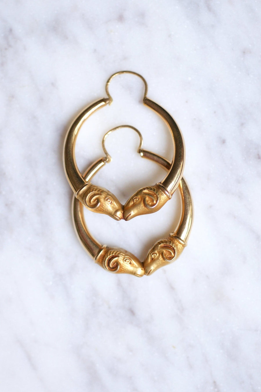 Creole earrings ram s head in yellow gold 70 s Galerie P n lope