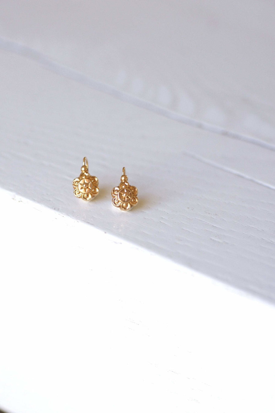 Antique yellow gold sleeper earrings - Penelope Gallery