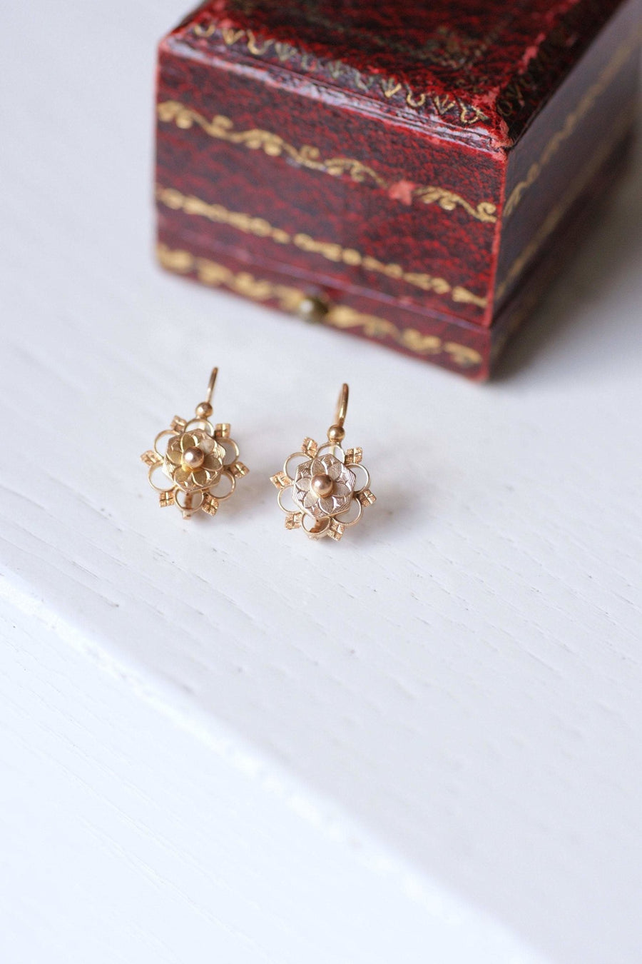 Antique pink gold sleeper flower earrings - Galerie Pénélope