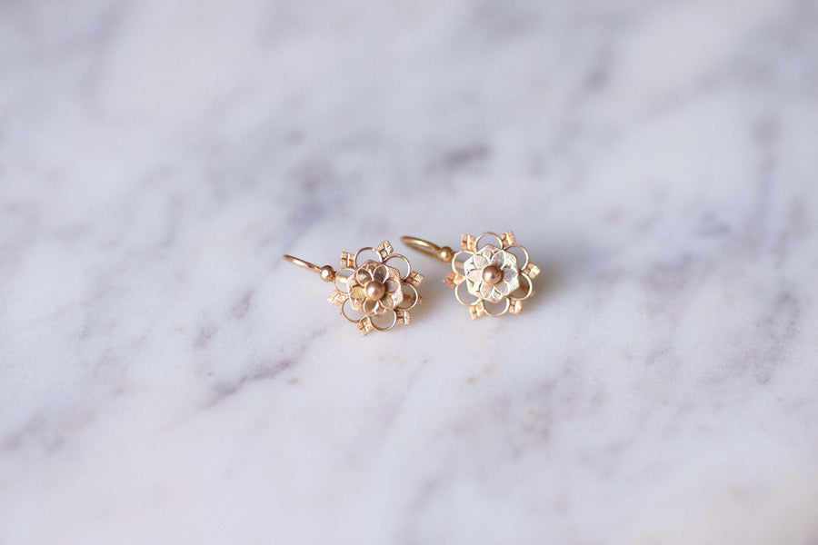 Antique pink gold sleeper flower earrings - Galerie Pénélope