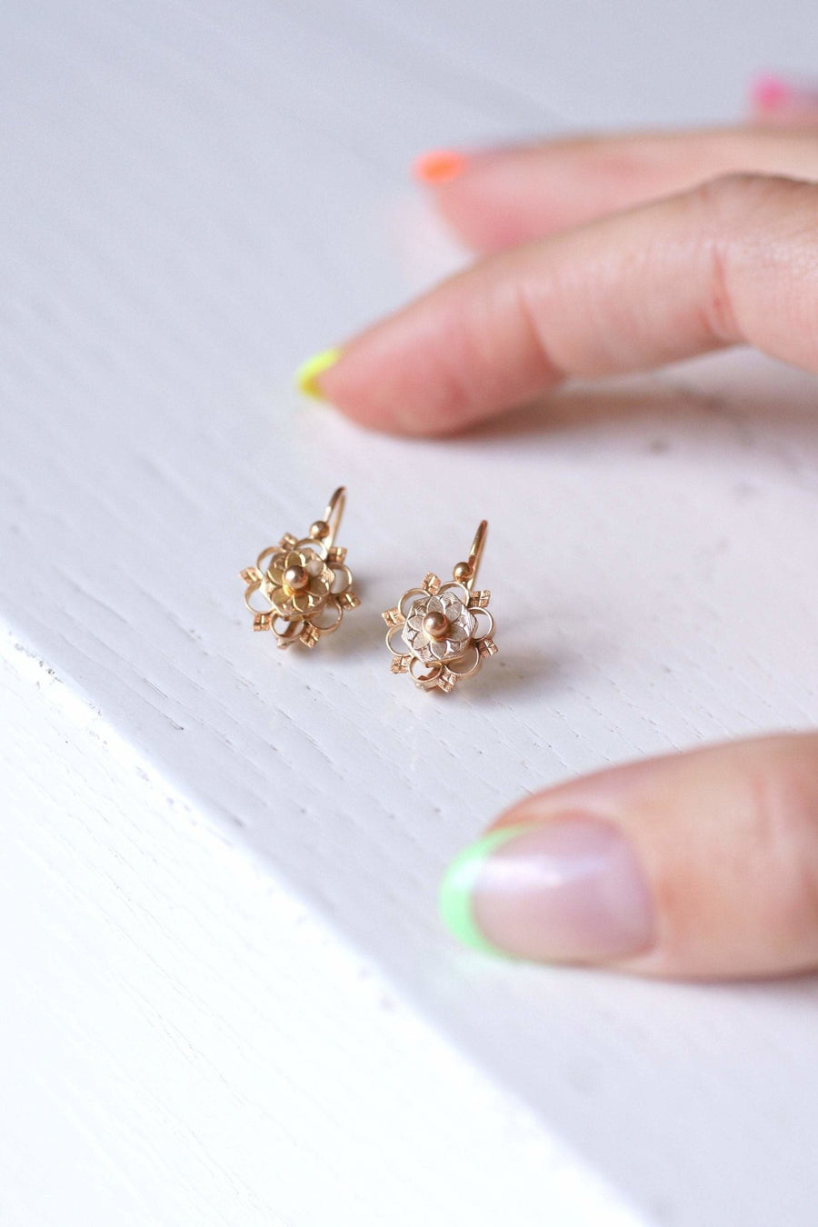 Antique pink gold sleeper flower earrings - Galerie Pénélope