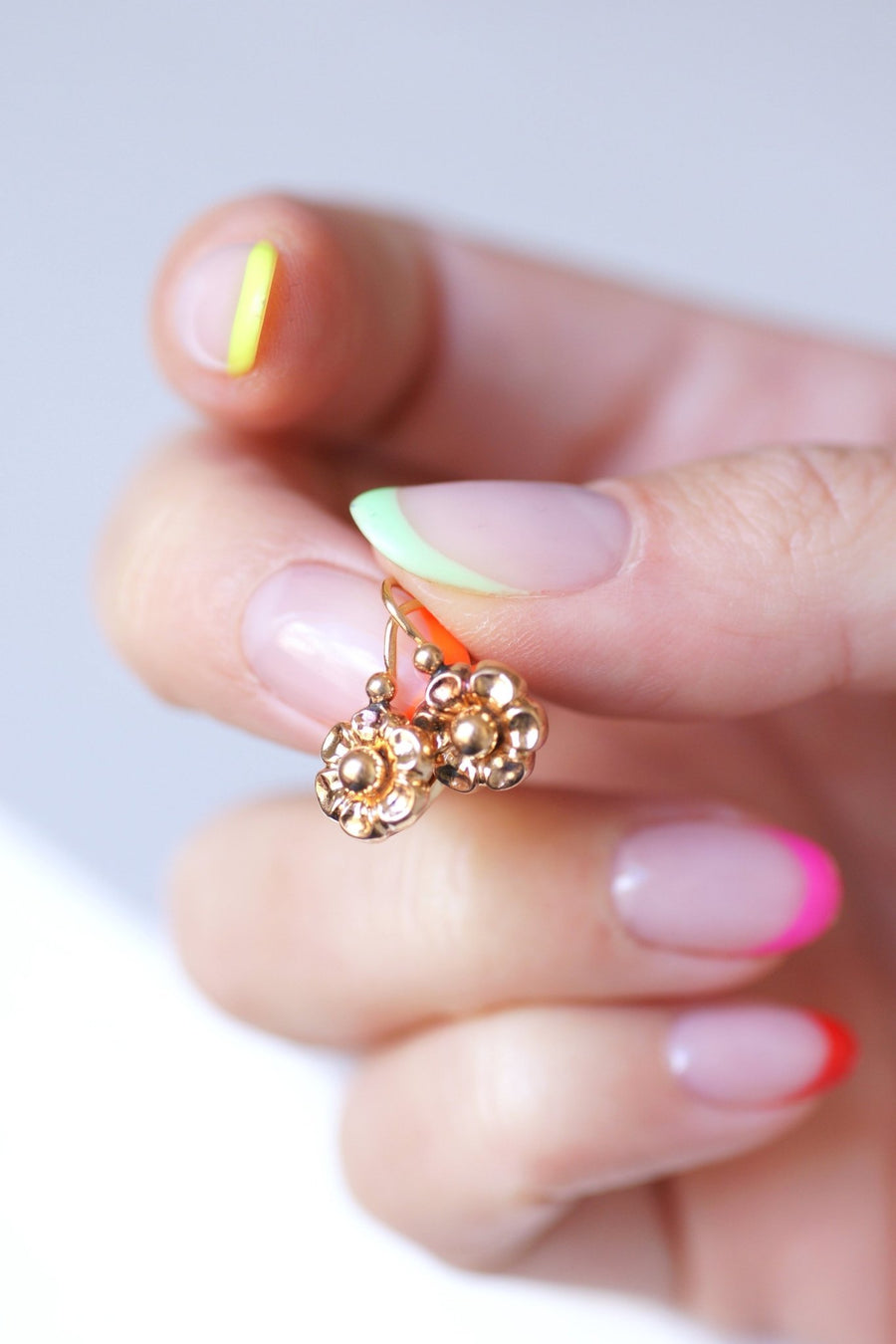 Antique pink gold sleeper flower earrings - Galerie Pénélope