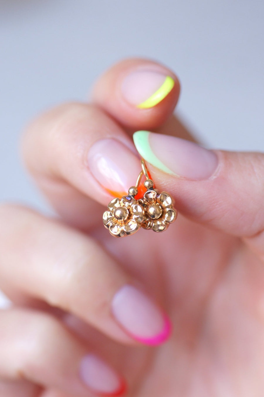 Antique pink gold sleeper flower earrings - Galerie Pénélope