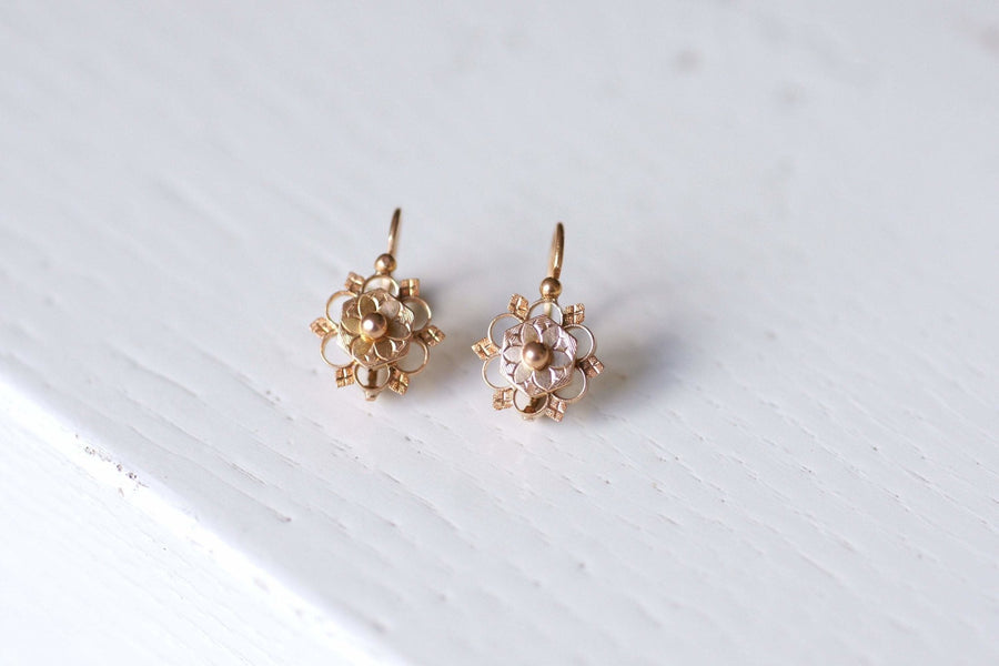 Antique pink gold sleeper flower earrings - Galerie Pénélope