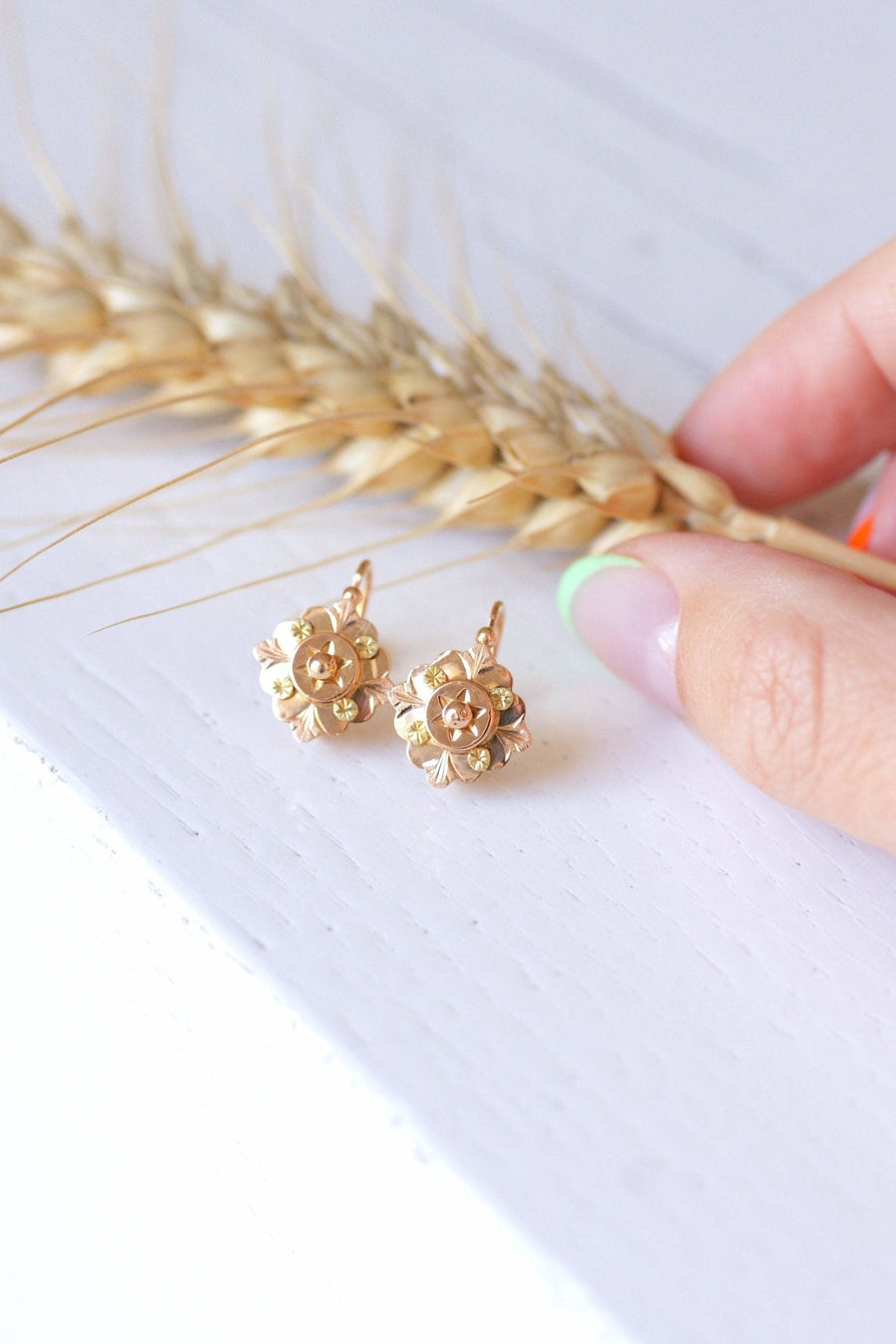 Antique pink and yellow gold sleeper flower earrings - Galerie Pénélope