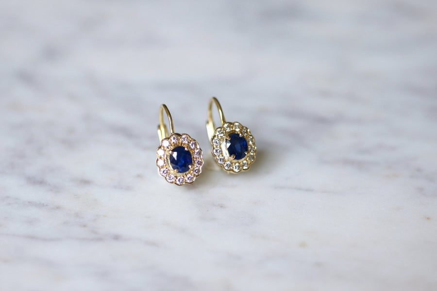 Vintage daisy earrings in yellow gold, sapphire surrounded by diamonds - Galerie Pénélope