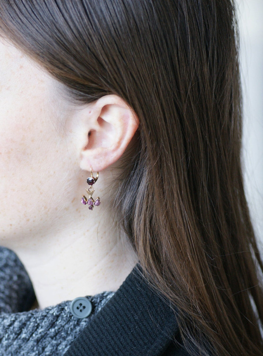 Dove and garnet pendant earrings - Galerie Pénélope