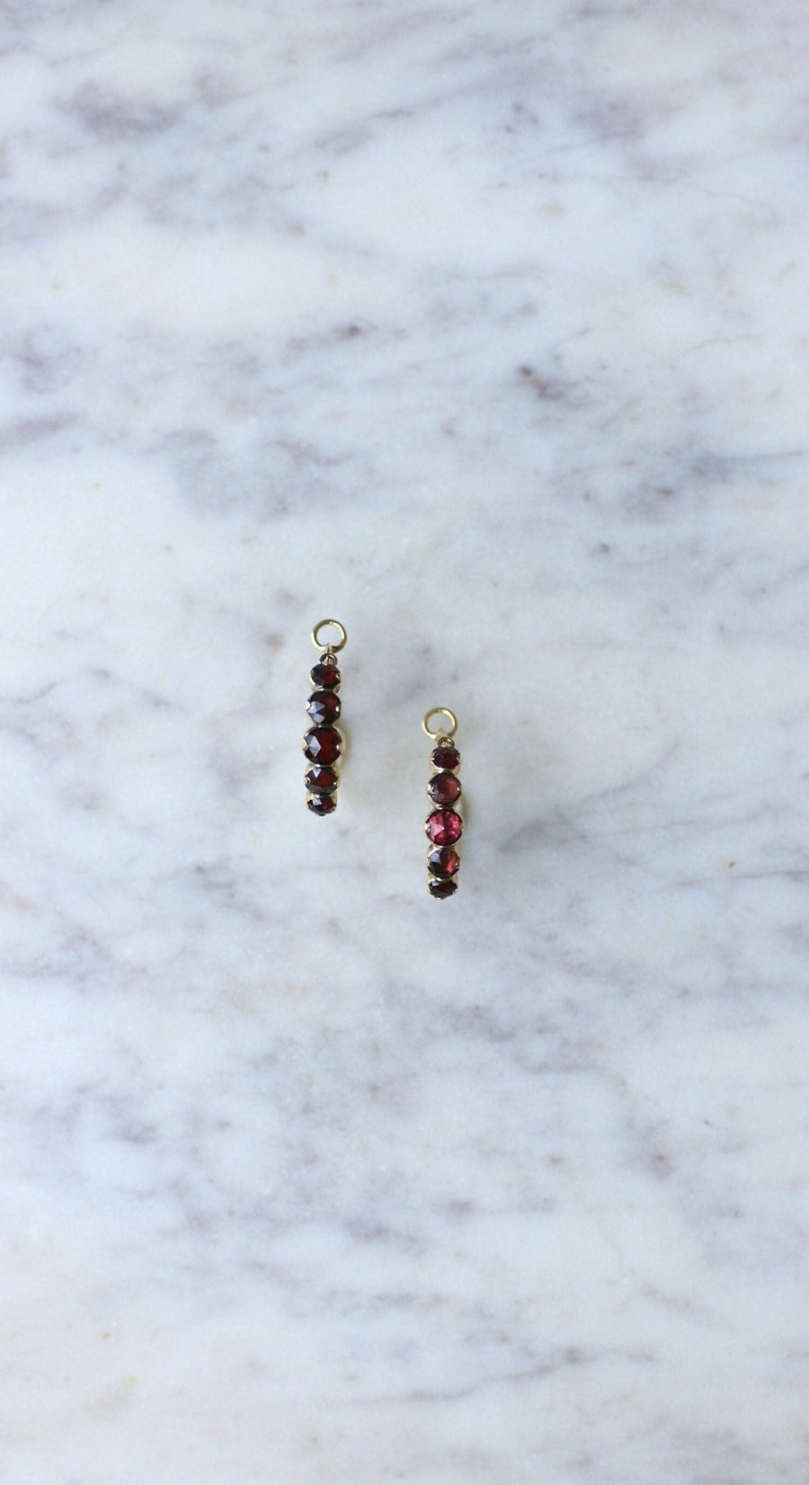 Poissardes earrings, garnets, yellow gold - Galerie Pénélope