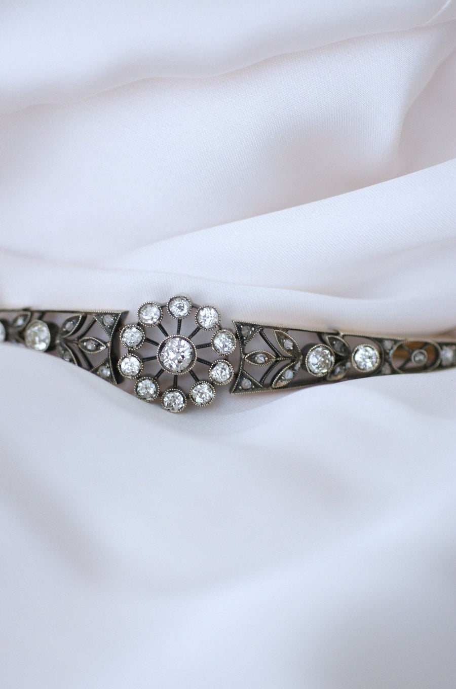 Antique daisy bracelet in pink gold, silver and diamonds - Penelope Gallery