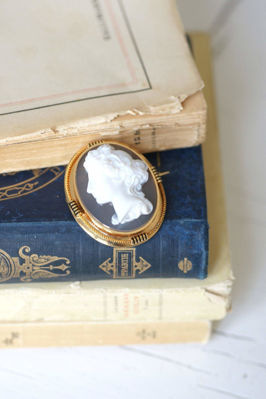 Antique yellow gold and agate cameo brooch - Galerie Pénélope