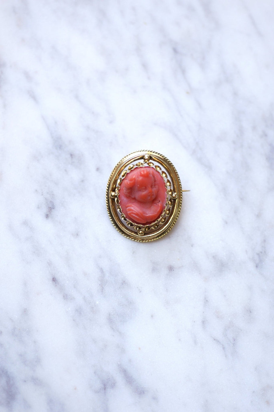 Antique brooch in yellow gold and coral angel cameo - Galerie Pénélope