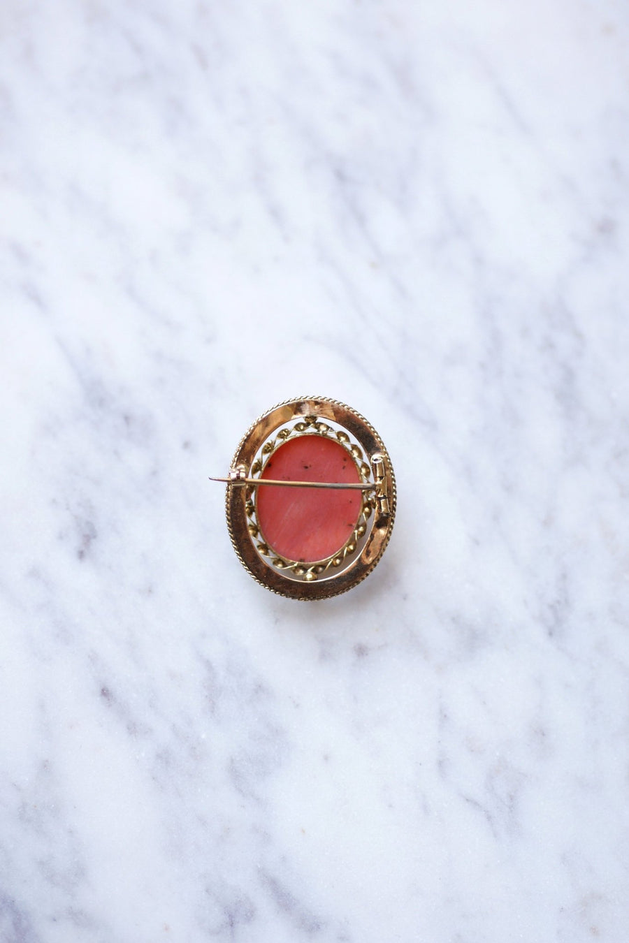 Antique brooch in yellow gold and coral angel cameo - Galerie Pénélope