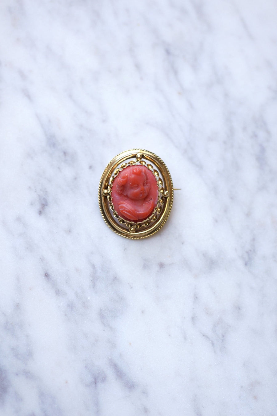 Antique brooch in yellow gold and coral angel cameo - Galerie Pénélope