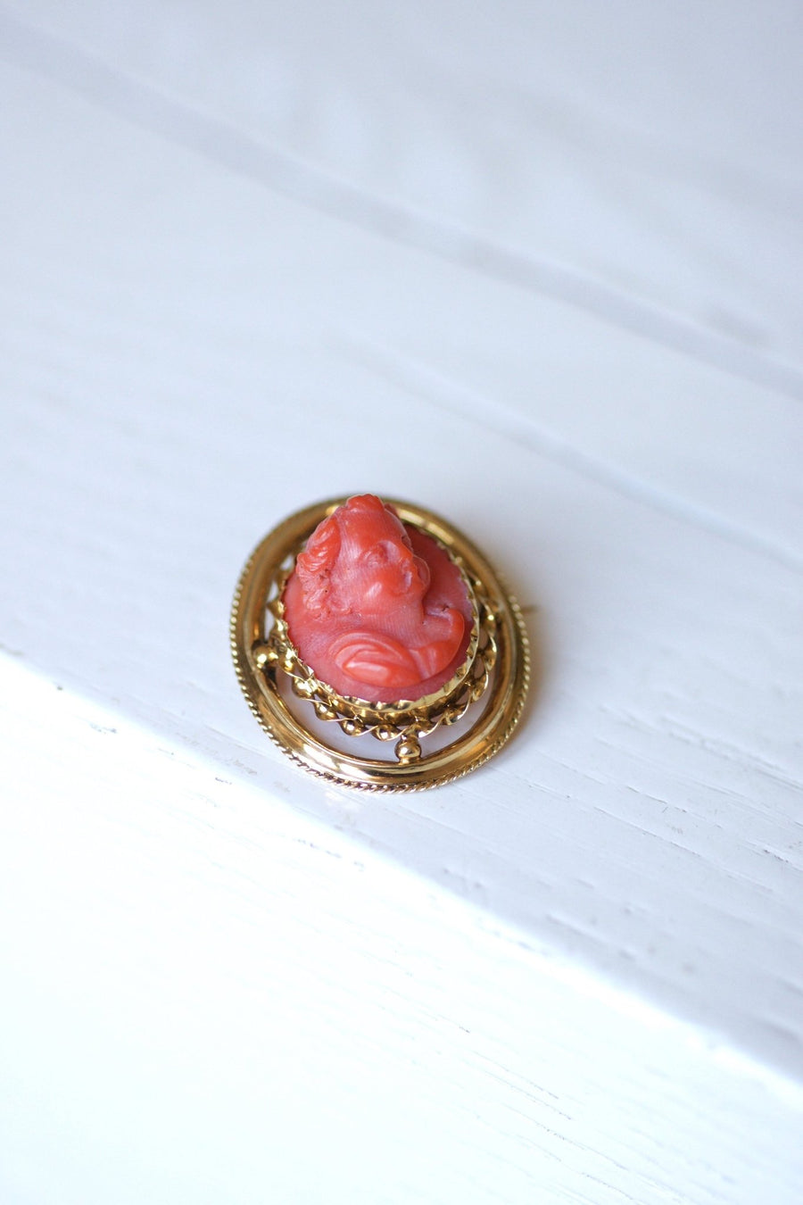 Antique brooch in yellow gold and coral angel cameo - Galerie Pénélope