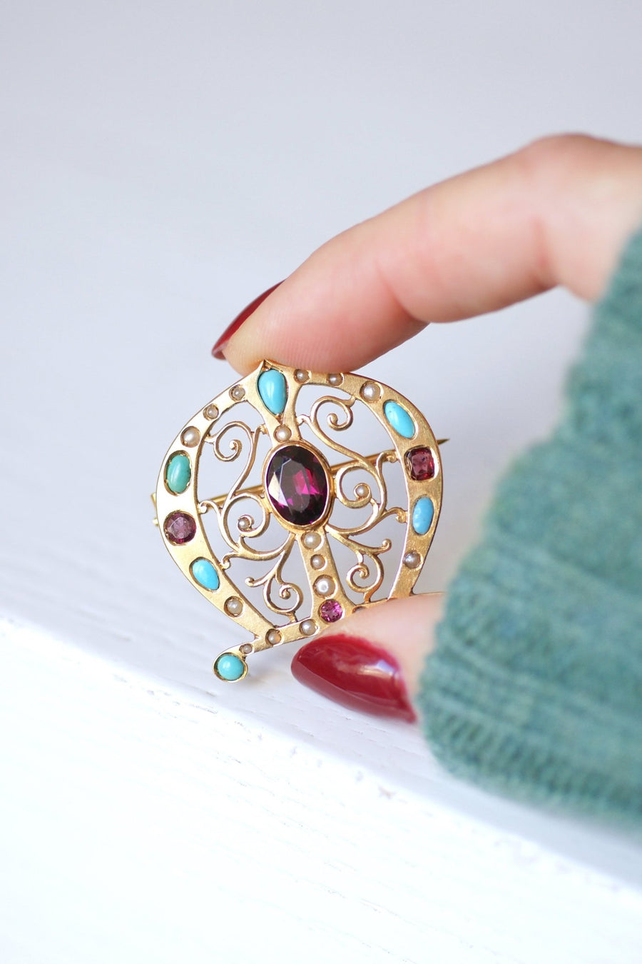 Antique horseshoe brooch in gold, turquoise, pearls and garnets - Galerie Pénélope