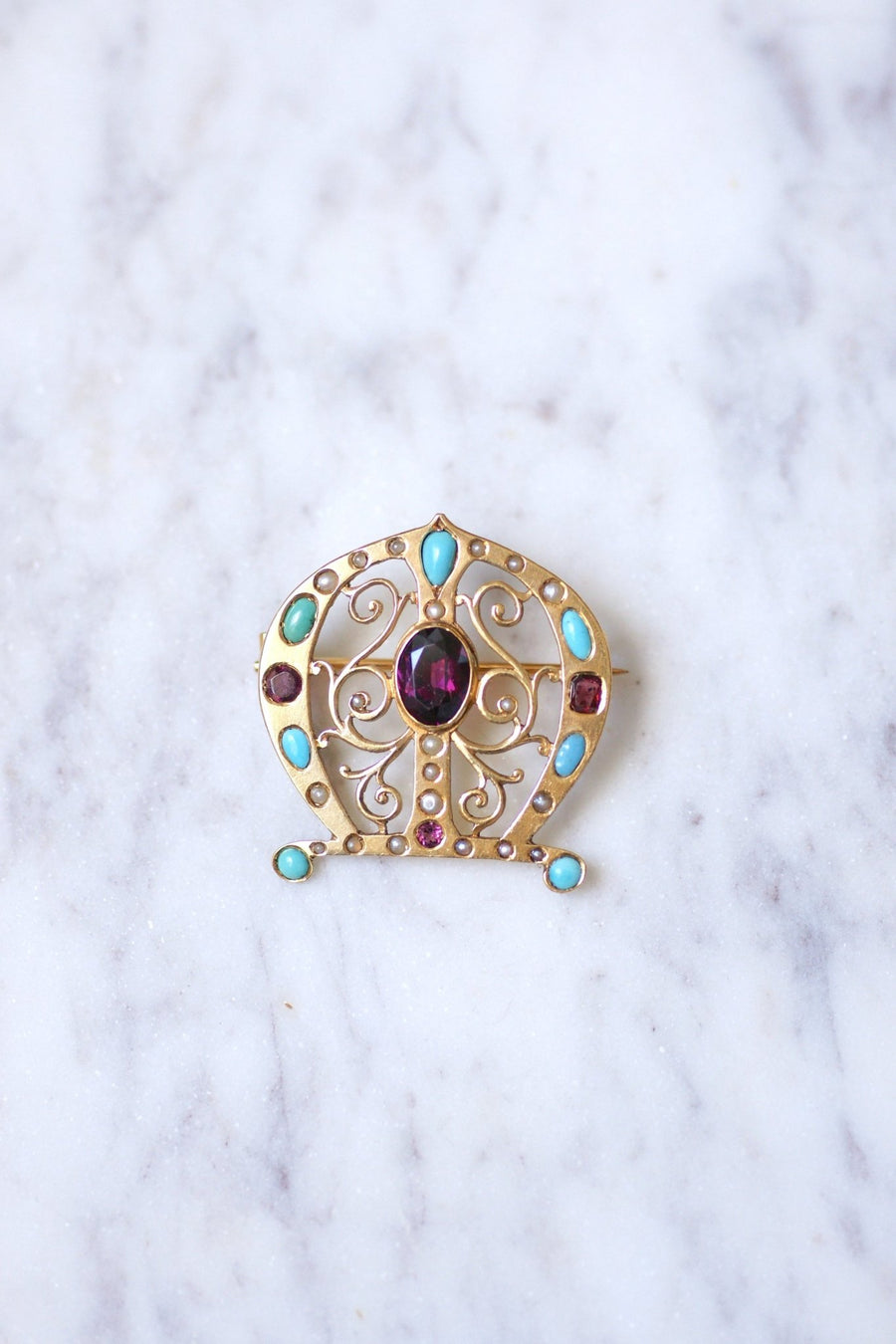 Antique horseshoe brooch in gold, turquoise, pearls and garnets - Galerie Pénélope