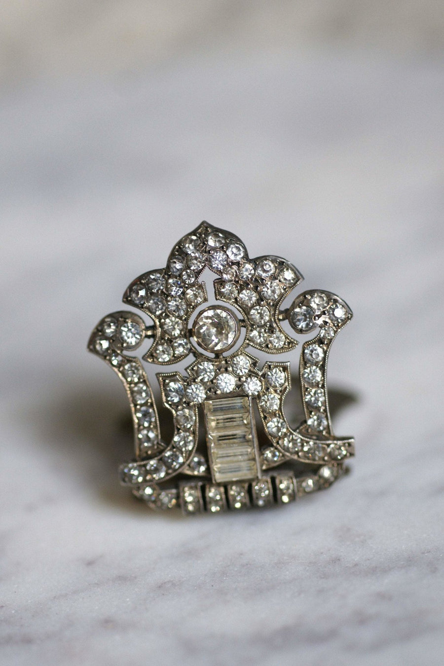 Art Deco lapel clip brooch in silver - Galerie Pénélope