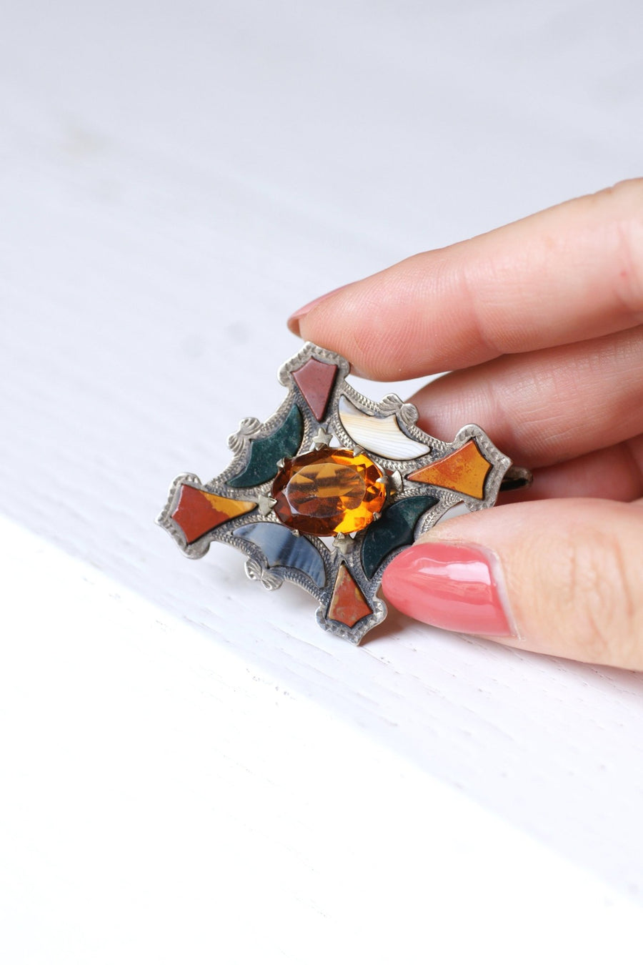 Antique silver, jasper and agate diamond brooch - Galerie Pénélope