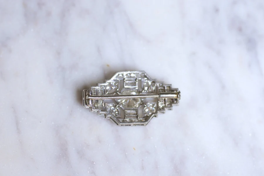 Art Deco gold, platinum, and diamond plate brooch - Galerie Pénélope