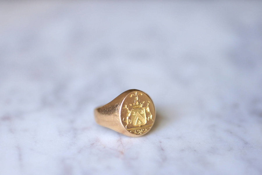 Antique gold heraldic signet ring - Penelope Gallery