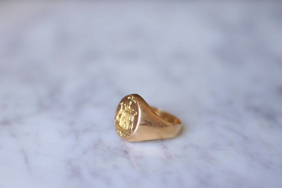 Antique gold heraldic signet ring - Penelope Gallery