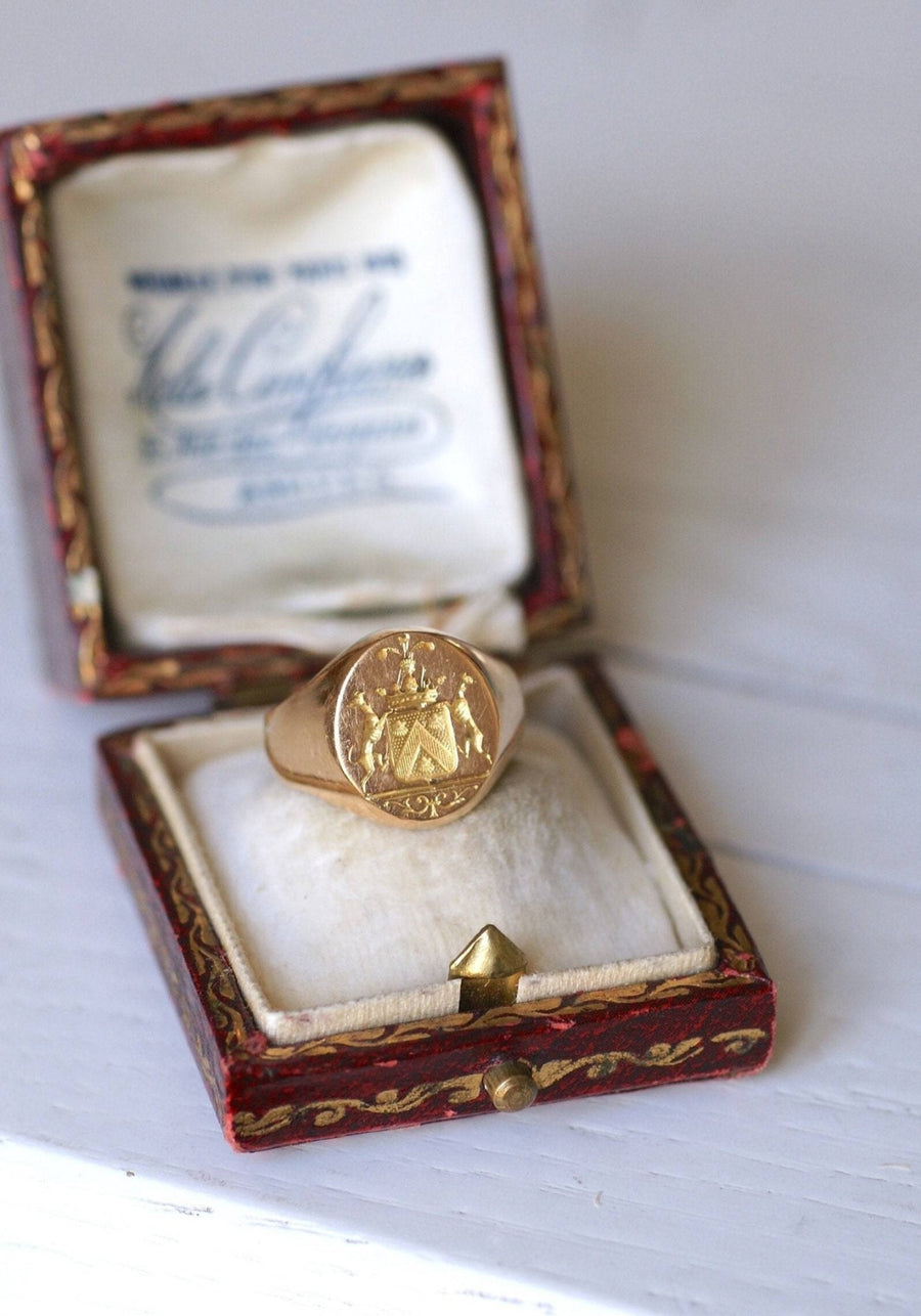 Antique gold heraldic signet ring - Penelope Gallery