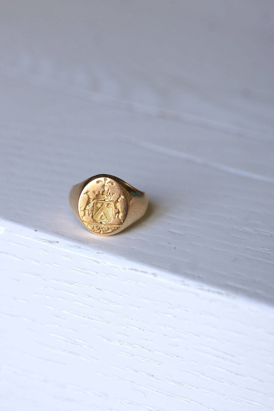 Antique gold heraldic signet ring - Penelope Gallery
